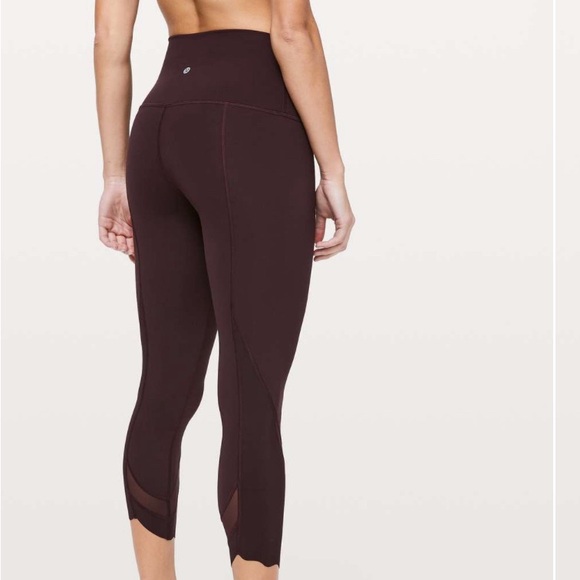 lululemon athletica Pants - Lululemon WunderUnder Scalloped HR Cropped Leggings Size 6 - Plum
